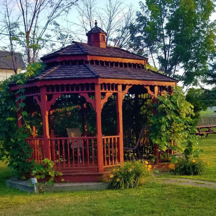 Lake Erie Lodge Luaran gambar